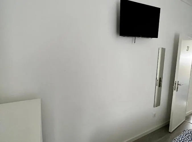 Πανσιόν Moreira Family *