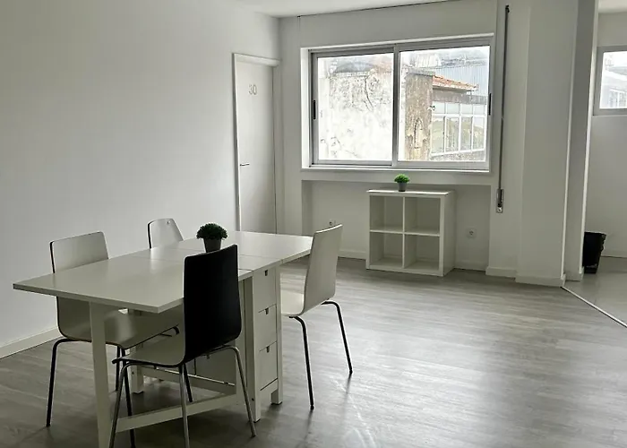 Πανσιόν Moreira Family